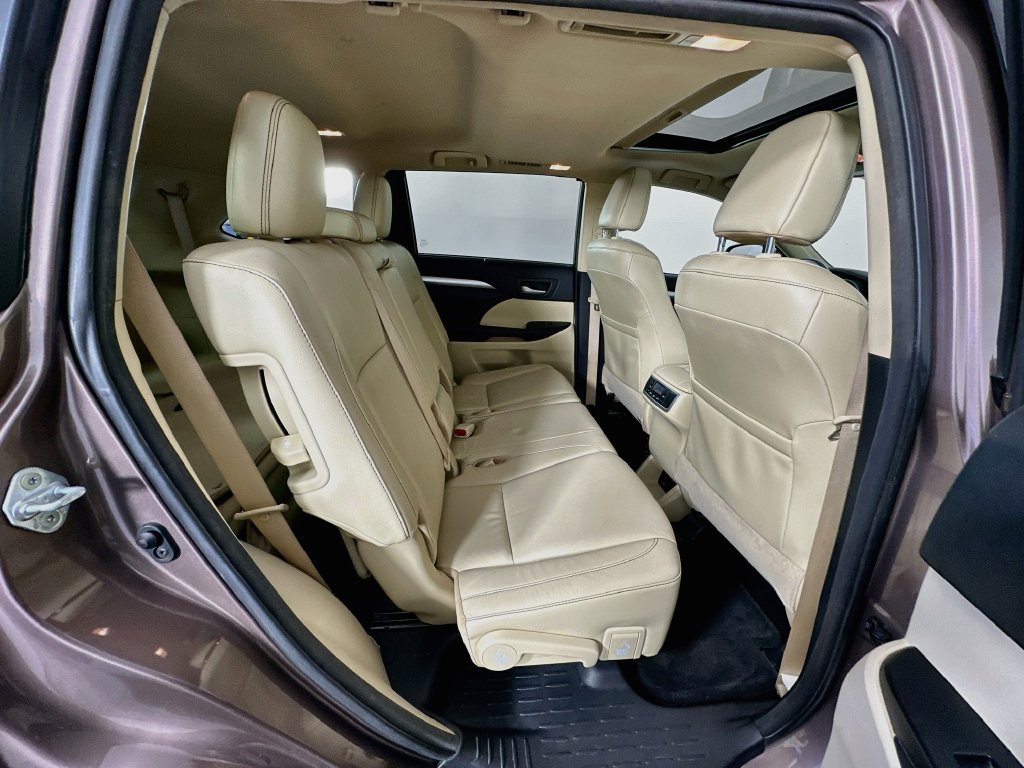 Used 2017 Toyota Highlander XLE FWD image 27
