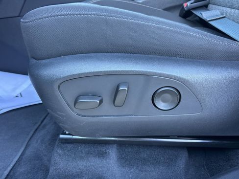 Used 2025 GMC Acadia Elevation image 18