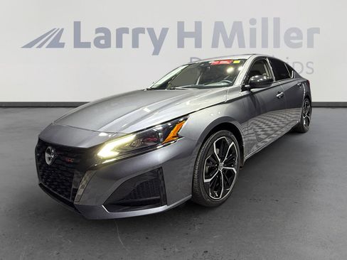 Certified 2024 Nissan Altima 2.5 SR image 1