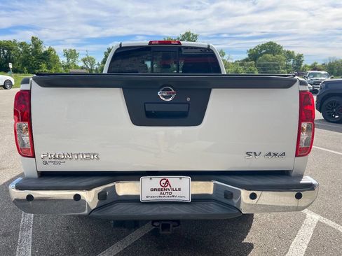 Used 2015 Nissan Frontier SV w/ SV Value Truck Package AWD/4WD image 6
