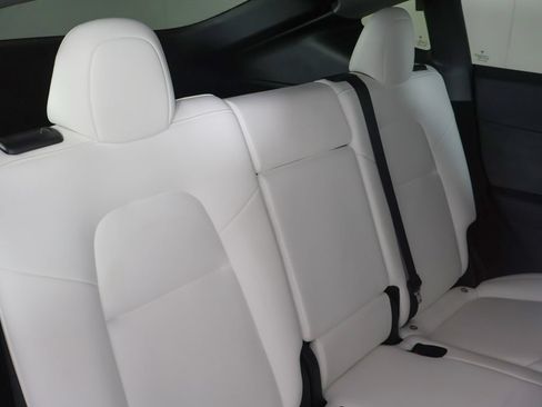 Used 2023 Tesla Model Y Long Range AWD/4WD image 34