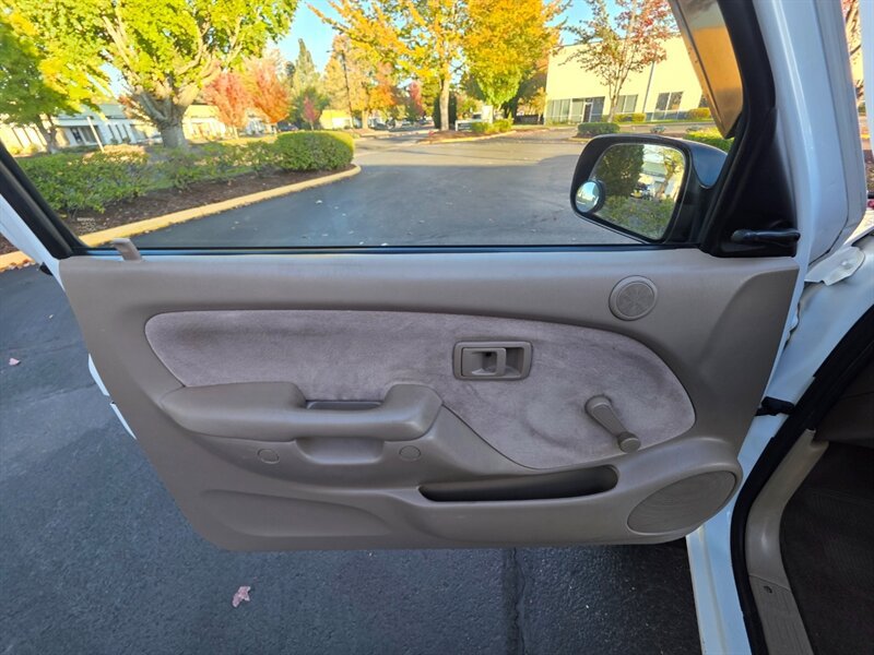 Used 2001 Toyota Tacoma 4x4 Regular Cab w/ Enhancement Pkg image 31