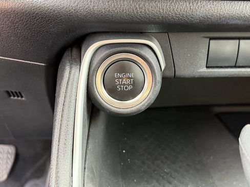 Used 2025 Toyota Grand Highlander AWD image 11