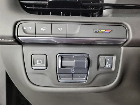 Used 2024 Cadillac Escalade V w/ Heavy-Duty Trailer Package image 34