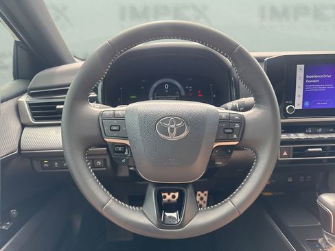 Used 2025 Toyota Camry SE AWD/4WD image 13