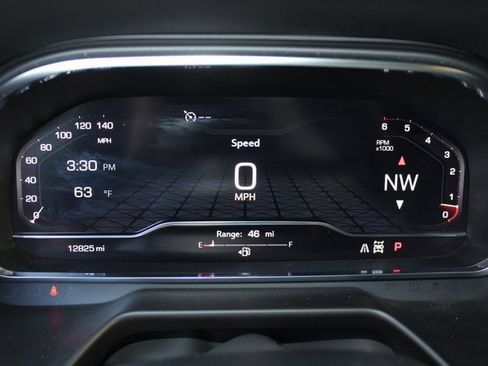 Used 2024 GMC Yukon SLT w/ SLT Luxury Package image 10