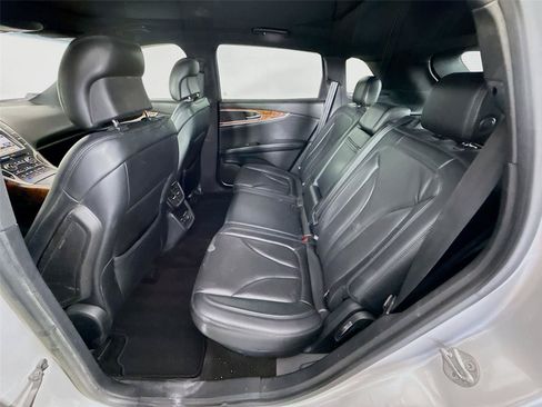 Used 2017 Lincoln MKX Reserve FWD image 3