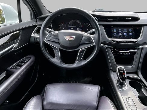 Used 2017 Cadillac XT5 Luxury w/ Driver Awareness Package AWD/4WD image 6
