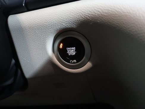 Used 2024 Chrysler Pacifica Touring-L FWD image 40
