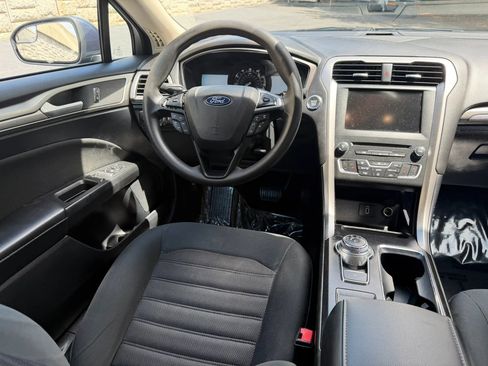 Used 2018 Ford Fusion SE w/ Fusion SE Technology Package FWD image 14