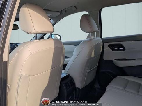 Used 2024 Nissan Rogue SL AWD/4WD image 24