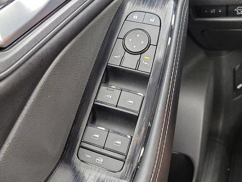 Used 2025 Nissan Rogue SV FWD image 12