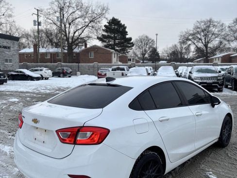 Used 2018 Chevrolet Cruze LS image 6