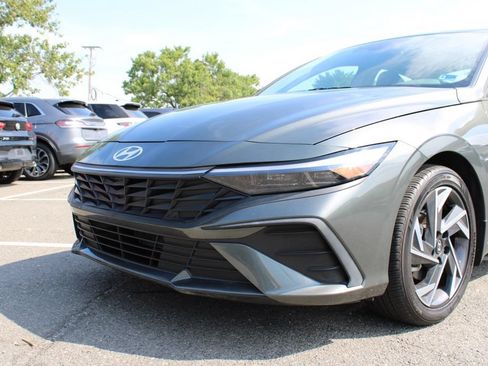 Used 2025 Hyundai Elantra Sport FWD image 41