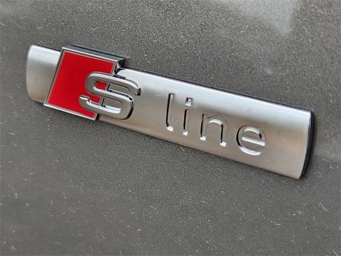 New 2025 Audi Q3 2.0T Premium image 11