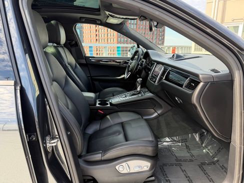 Used 2018 Porsche Macan Sport Edition AWD/4WD image 23
