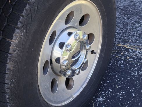 Used 2005 Ford F250 2WD Regular Cab Super Duty image 25