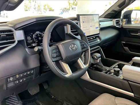 Used 2025 Toyota Tundra Limited AWD/4WD image 18