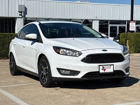 Used 2018 Ford Focus SEL image 2