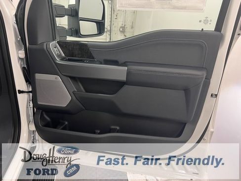 New 2025 Ford F350 Lariat w/ Lariat Ultimate Package image 37