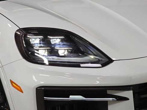 New 2026 Porsche Cayenne E-Hybrid image 12