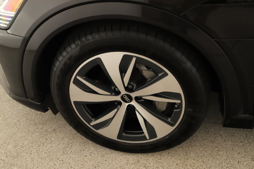 Certified 2024 Audi Q8 e-tron Premium AWD/4WD image 32