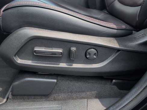 Used 2025 Honda Pilot Black Edition image 11
