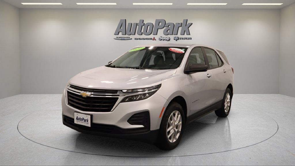 Used 2022 Chevrolet Equinox LS AWD/4WD image 3