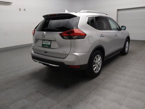 Used 2017 Nissan Rogue SV w/ SV Family Package FWD image 9
