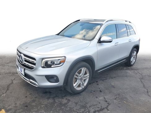 Used 2021 Mercedes-Benz GLB 250 4MATIC w/ Premium Package image 3