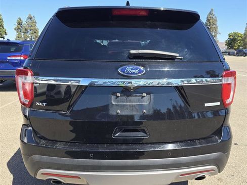 Used 2016 Ford Explorer XLT w/ Equipment Group 202A image 5