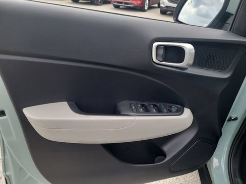 Used 2025 Hyundai Venue SEL FWD image 16