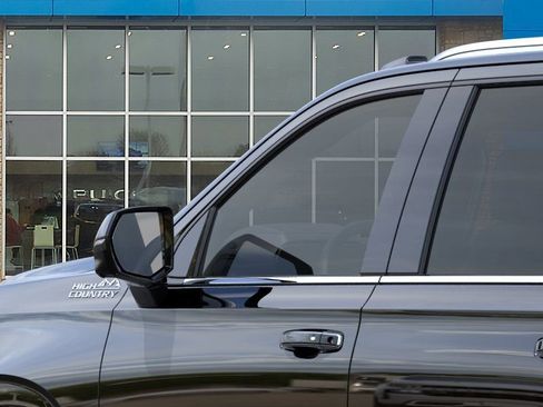 New 2026 Chevrolet Suburban High Country AWD/4WD image 12