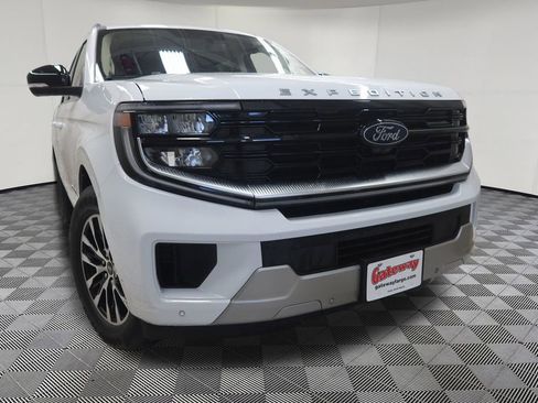 Used 2025 Ford Expedition Max Platinum AWD/4WD image 2