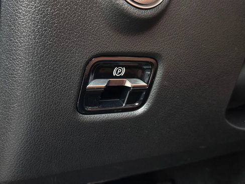 Used 2025 Mercedes-Benz C 300 Sedan image 20