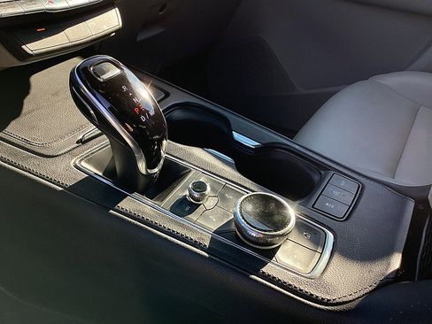 Used 2022 Cadillac XT4 Luxury w/ LPO, Onyx Lite Package image 13