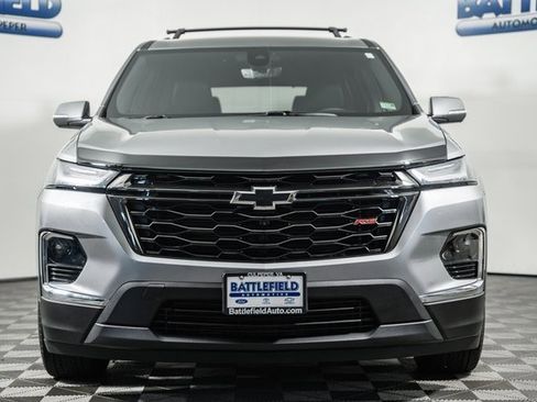 Used 2023 Chevrolet Traverse RS image 2