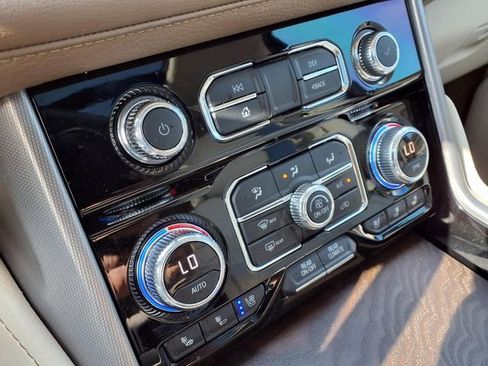 Used 2022 GMC Yukon XL Denali RWD image 13