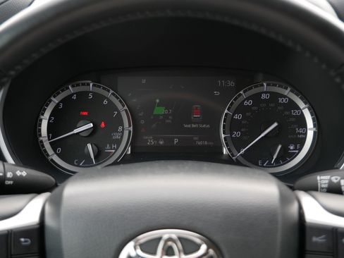 Certified 2022 Toyota Highlander XLE image 21