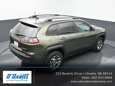 Used 2020 Jeep Cherokee Trailhawk w/ Cold Weather Group AWD/4WD image 18