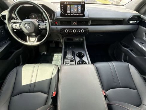 Used 2025 Honda Pilot TrailSport image 24