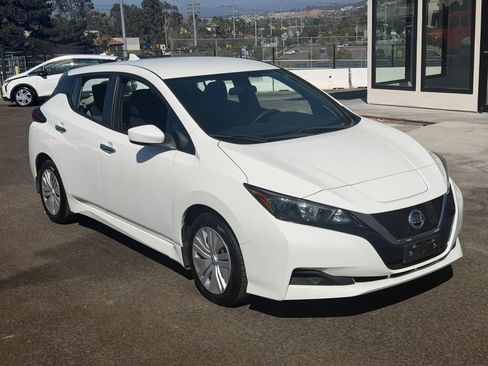 Used 2018 Nissan Leaf S w/ S Charge Package FWD image 3