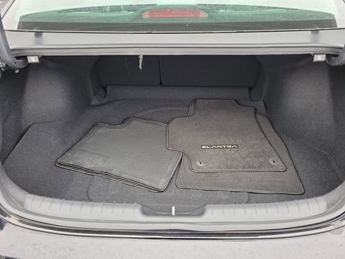 Used 2023 Hyundai Elantra Limited w/ Cargo Package image 8