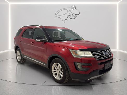 Used 2016 Ford Explorer XLT w/ Equipment Group 202A image 8