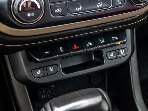 Used 2020 GMC Canyon Denali image 33