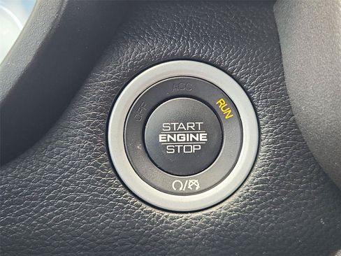 Used 2020 RAM 1500 Laramie RWD image 17