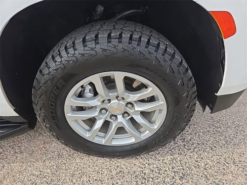 Used 2023 Chevrolet Suburban LS image 7