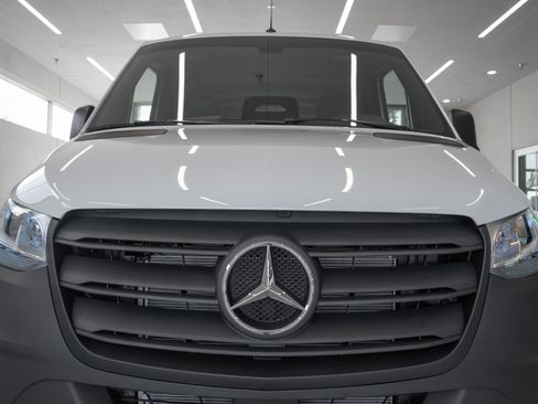 Used 2025 Mercedes-Benz Sprinter 2500 image 22