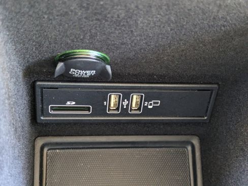 Used 2024 Aston Martin DBX image 36