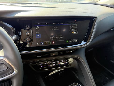 Used 2023 Buick Envision Avenir image 19